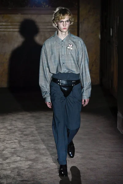 Look 3